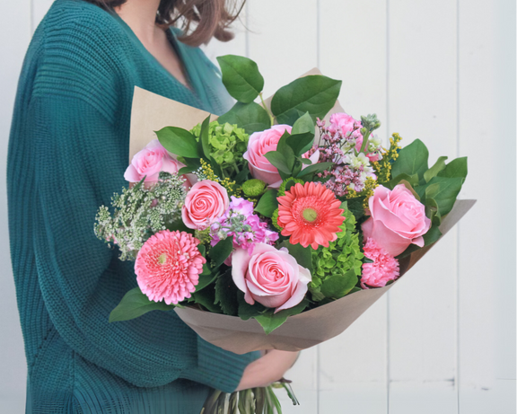 Deluxe hand-tied bouquet